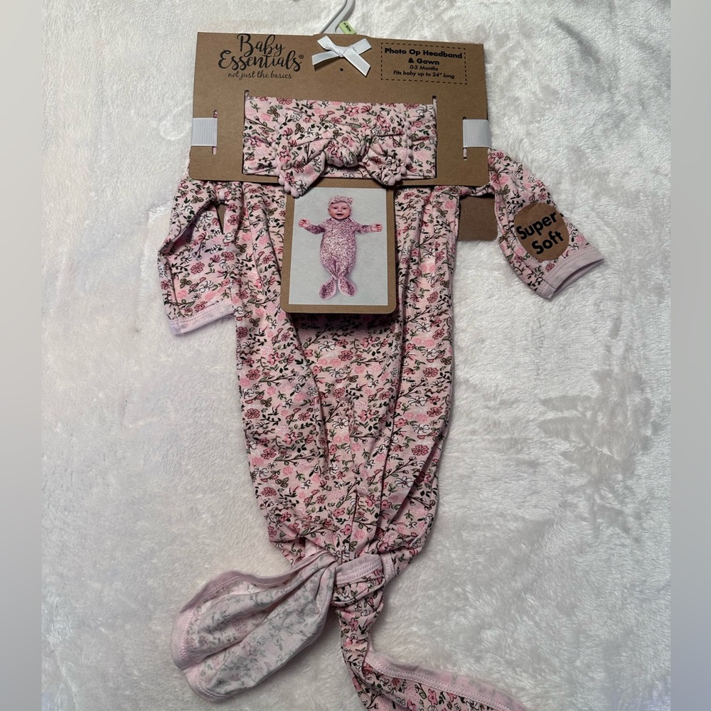 Baby girl 0-3 gown 2 piece